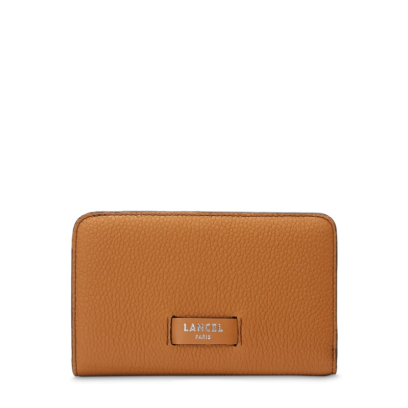 Compact rectangular zipped wallet